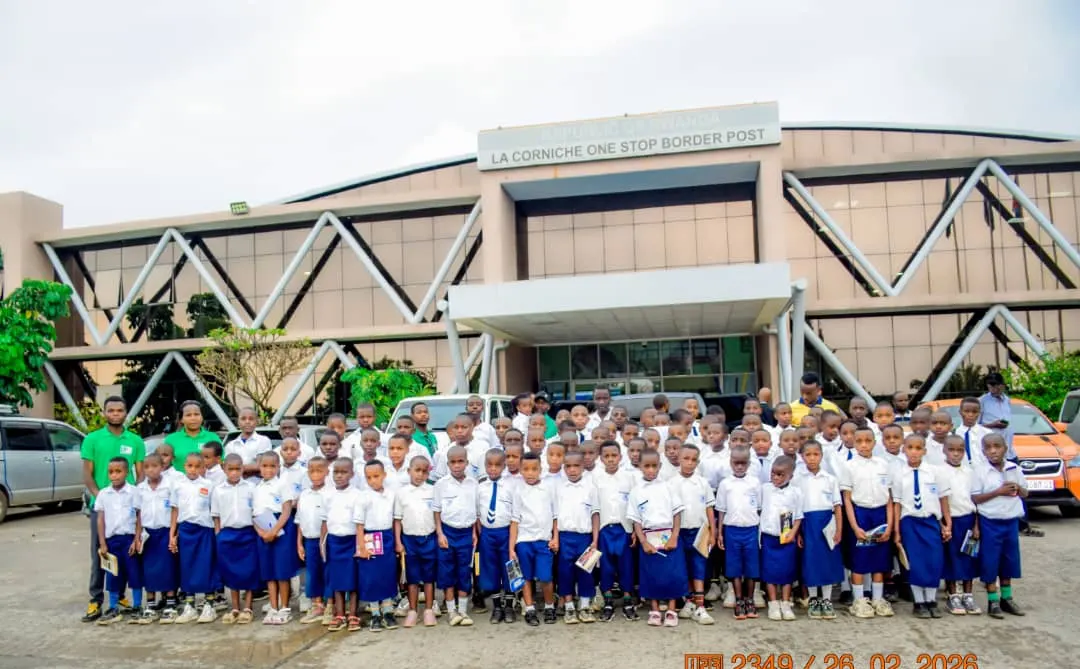Pupils at Gisenyi border post